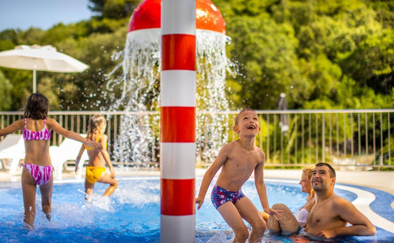 Aminess Vival Port9 Resort Medvinjak Exterior photo